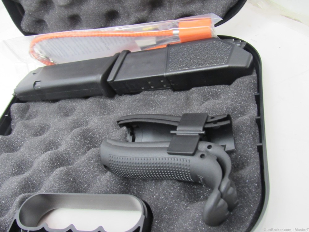  New Condition in Box Glock 21 Gen 4 w/Night Sights 3 mags 45acp No Resv-img-1