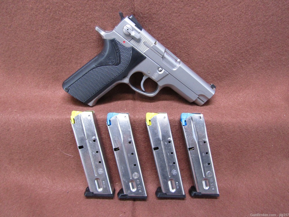 Smith & Wesson Model 4006 40 S&W Semi Auto Pistol Thumb Safety 4x Mags-img-0