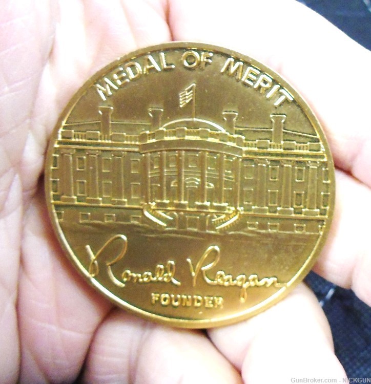 vintage 1980's RONALD REAGAN Medal of Merit Presidential Task Force Medal-img-4