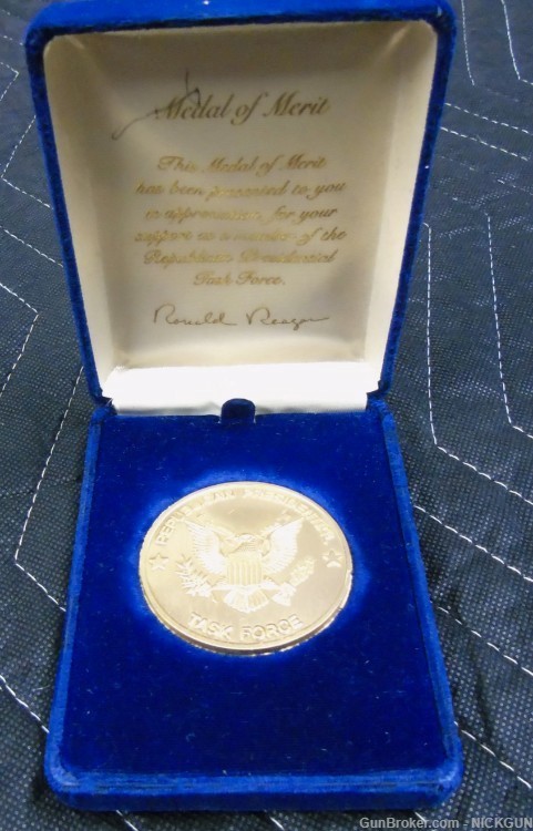 vintage 1980's RONALD REAGAN Medal of Merit Presidential Task Force Medal-img-0