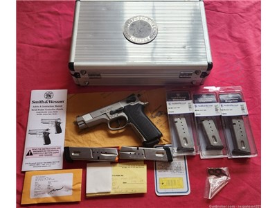 RARE SMITH AND WESSON PERFORMANCE CENTER 5906 IDPA 9MM #156/450
