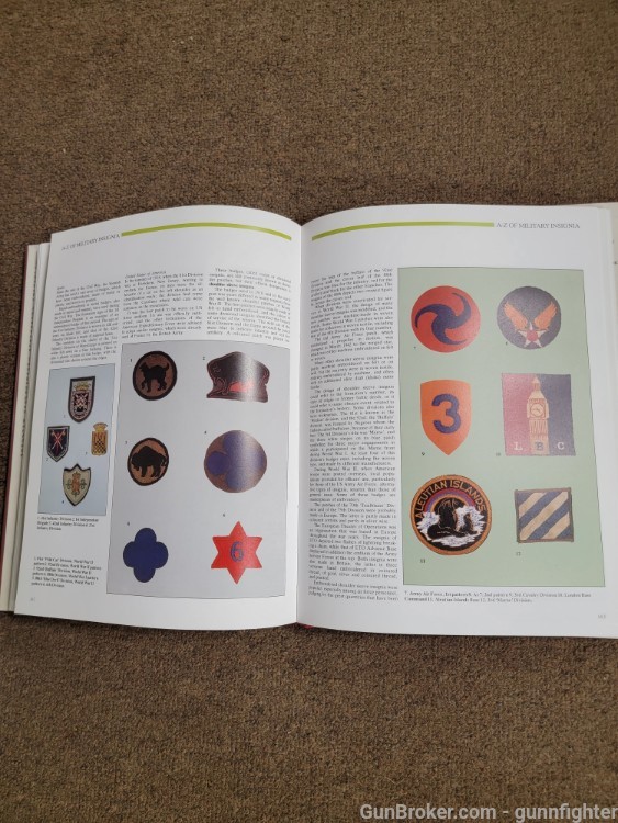 Illustrated Encyclopedia of MILITARY INSIGNIA of the 20th Century-img-3