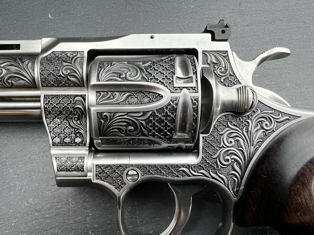 FACTORY 2ND - Colt Python ENGRAVED Royal Chateau AAA by Altamont 6"-img-3