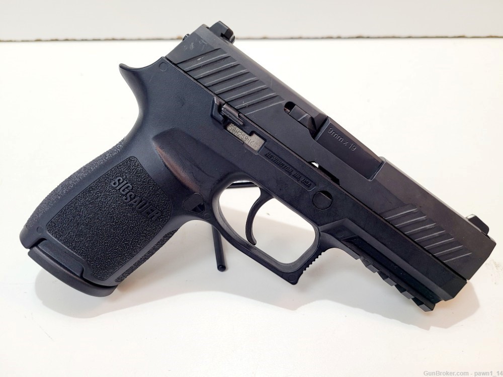 Sig Sauer P320C 2 Mags & case-img-1