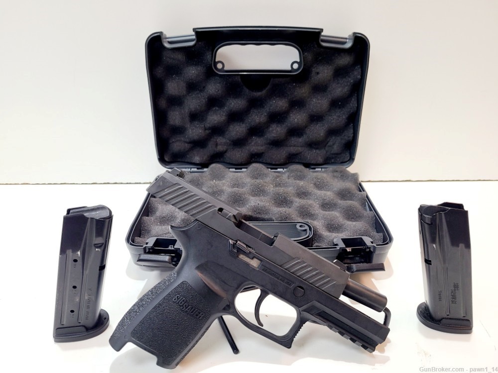 Sig Sauer P320C 2 Mags & case-img-3