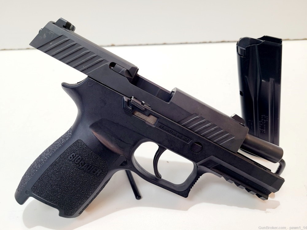 Sig Sauer P320C 2 Mags & case-img-2