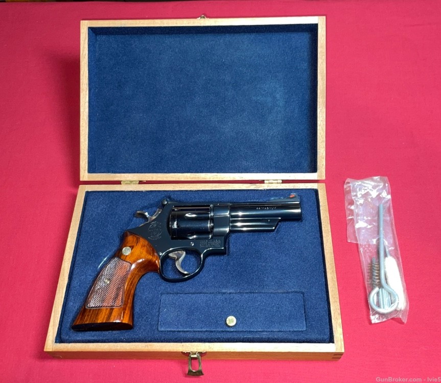 Smith & Wesson 29-2 Target Revolver 44 Mag 4 inch BBL MFD 1980 Excellent!-img-0