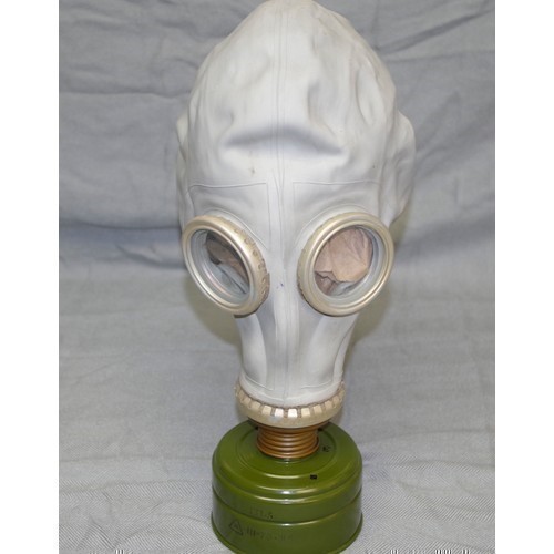 GAS MASKS Full case 16 ADULT size NUCLEAR BIOLOGICAL CHEMICAL *LAST ONES*-img-3