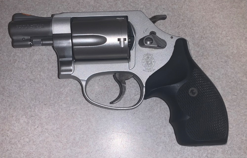 Smith and Wesson Model 637 (used)-img-0