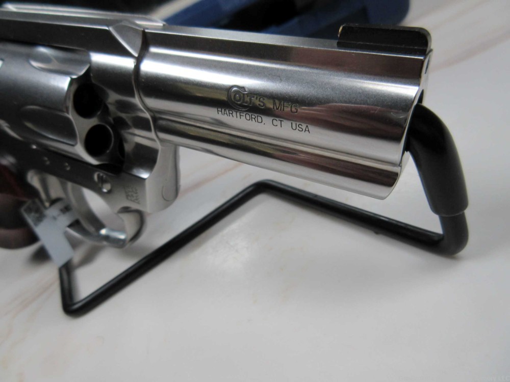 Colt King Cobra .357 magnum 3" barrel Walnut grips Stainless steel TALO-img-6