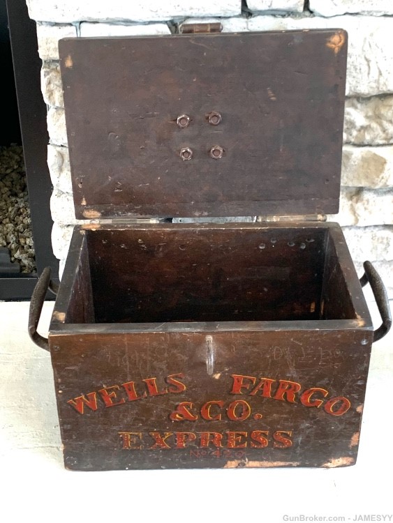 1800’s WELLS FARGO & CO EXPRESS GOLD STRONG BOX.-img-2