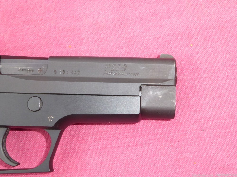 SIG SAUER P220 "Made In Germany" 9mm like new "RARE" 1985-img-5