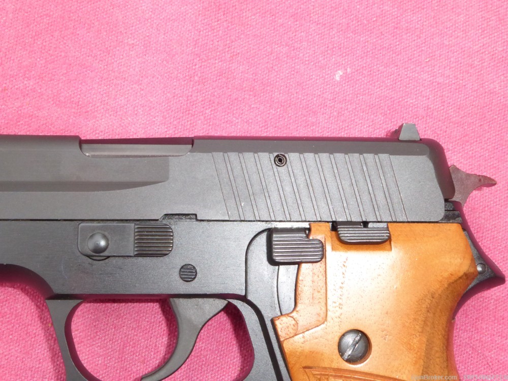 SIG SAUER P220 "Made In Germany" 9mm like new "RARE" 1985-img-3
