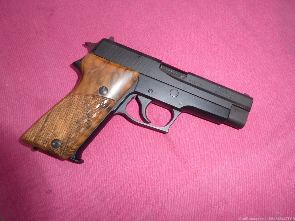 SIG SAUER P220 "Made In Germany" 9mm like new "RARE" 1985-img-1