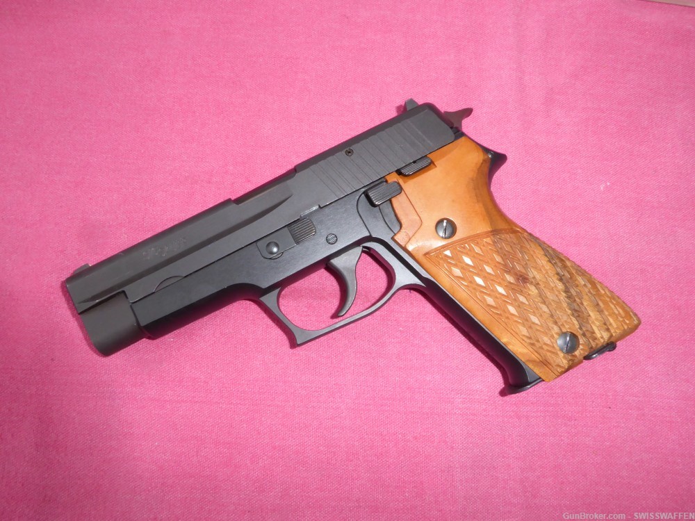 SIG SAUER P220 "Made In Germany" 9mm like new "RARE" 1985-img-0