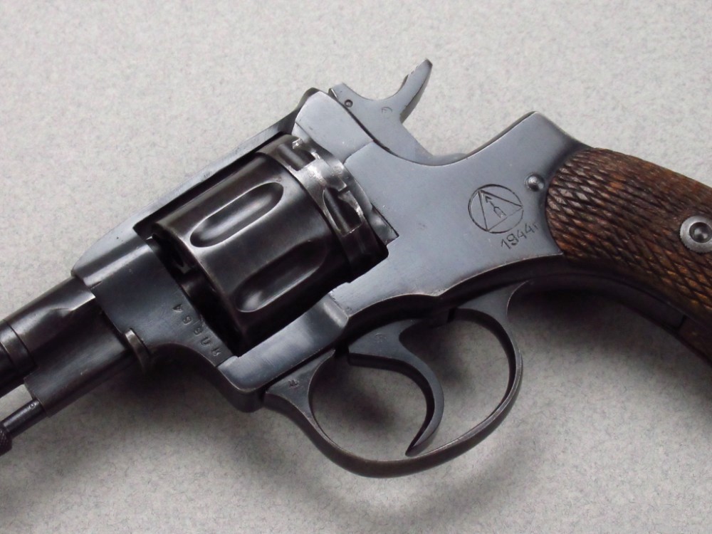 Excellent  1944 Russian IZHEVSK Nagant revolver M1895 - WW2 7.62mm mosin-img-3