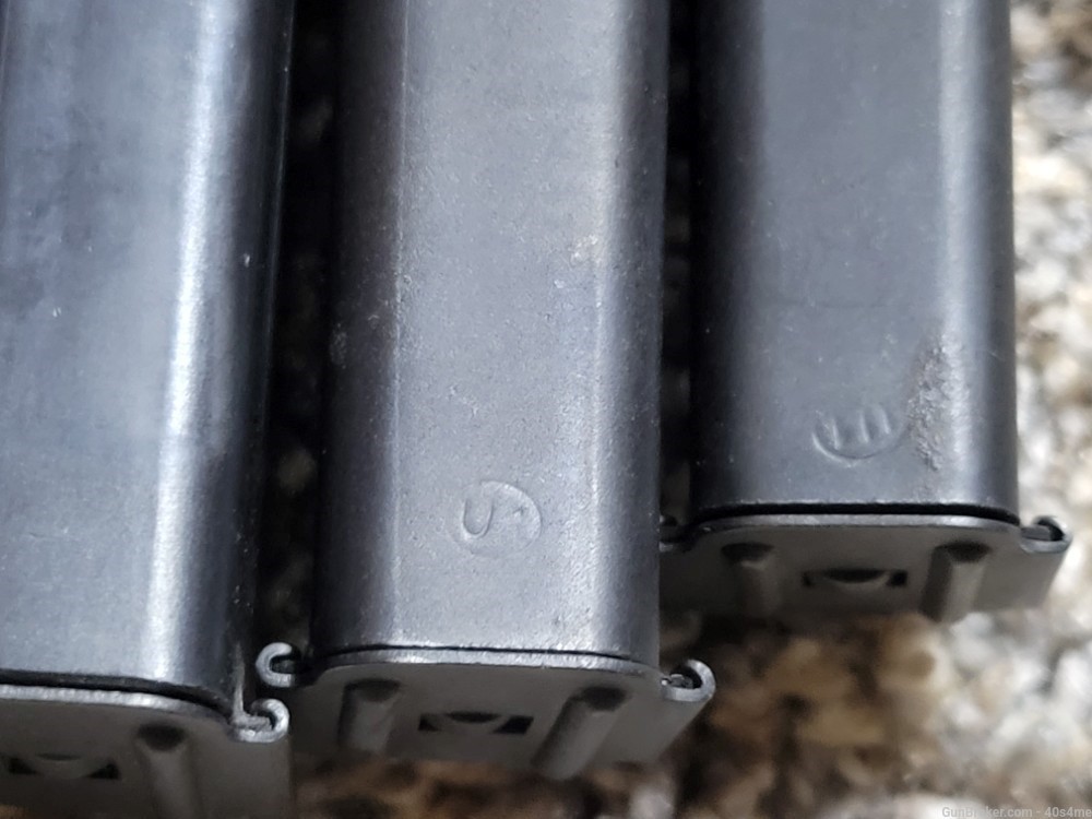 VZ61 Skorpion 2 20rd & 1 10rd magazine with pouch .32 ACP 7.65mm Br-img-4
