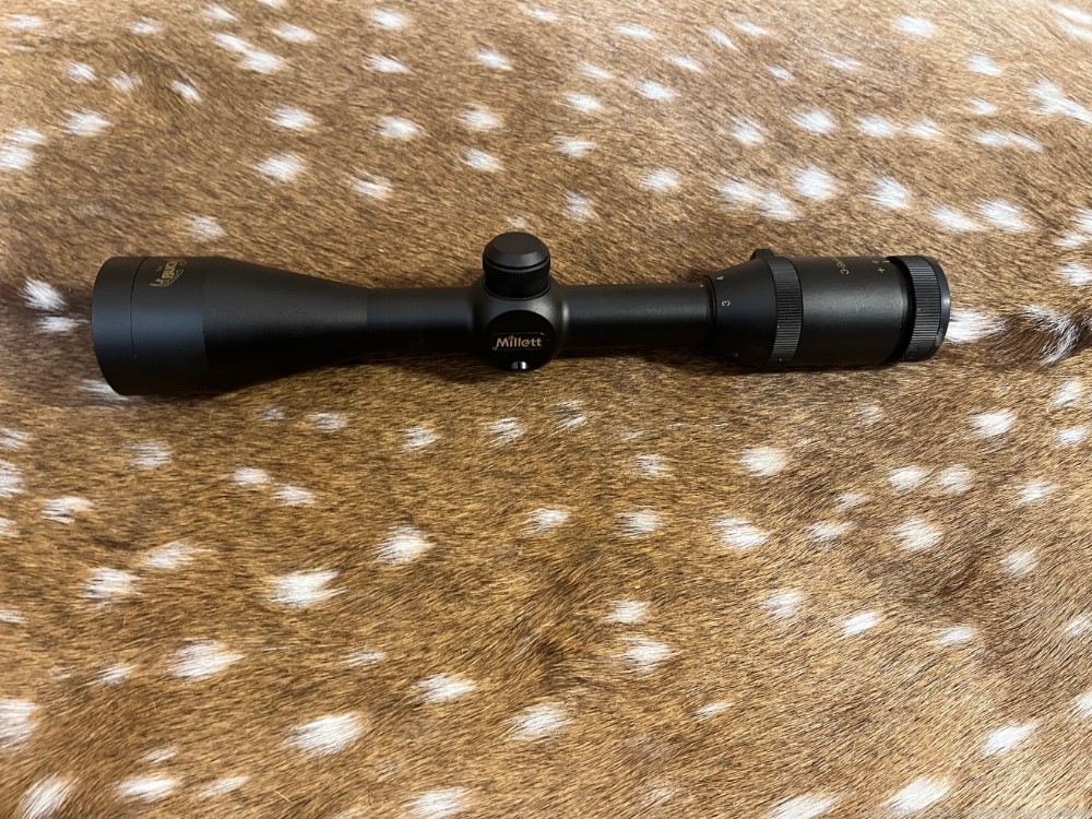 Millett Buck 3-9x44 rifle scope excellent condition -img-0