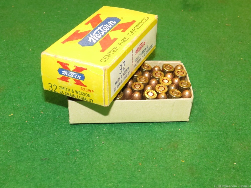 Collector's Vintage Western Super-X .32 Smith & Wesson Box and Ammo (33) -img-1