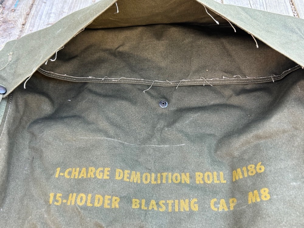 USGI Canvas M186 Demolition Charge Roll & M8 Blasting Cap Holder COOL!-img-1