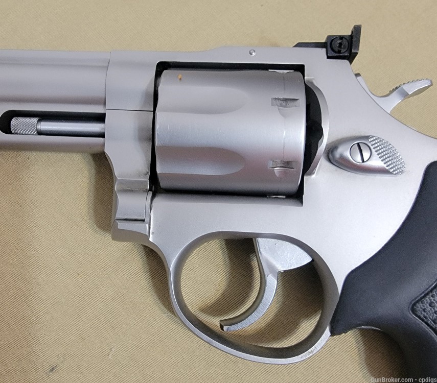 Taurus Model 66 Stainless. 357 Magnum Revolver 7 Shot-img-2