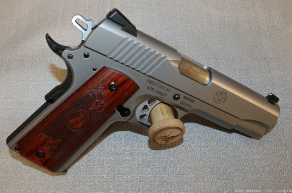 Ruger SR1911 Commander-Style 45 Acp. 4.25" barrel 3 mags extra grip-img-3