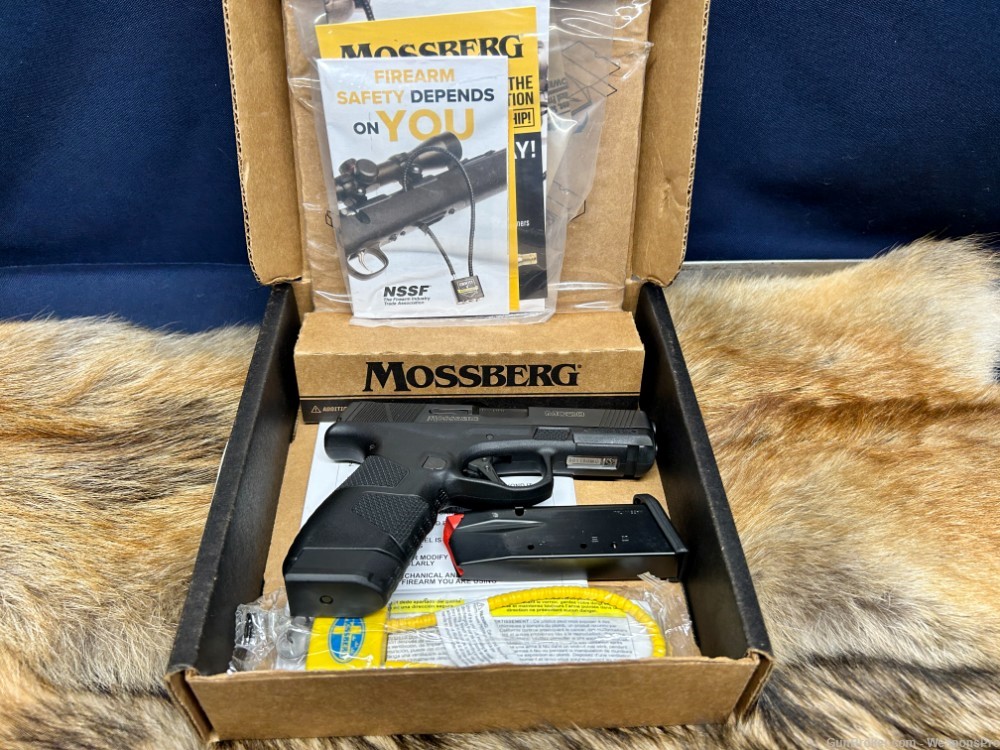Mossberg MC2C 9mm 4" Barrel blk  1-15rd Magazine 1-13rd magazine-img-10