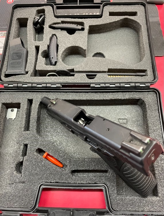 sds imports tisas zigana px-9 9mm pistol 1 mag,speedloader,grips and case-img-2