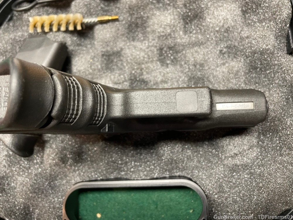 Glock 27 gen 3 .40 s&w g27 subcompact w/ night sights & original box -img-5