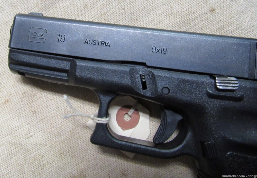 NYPD Issue Glock 19 9mm Semi-Auto Pistol & Box Gen 3 .01 NO RESERVE-img-5