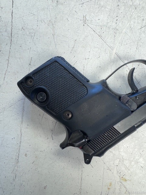 Beretta bobcat 21a .25acp semi auto pistol-img-4