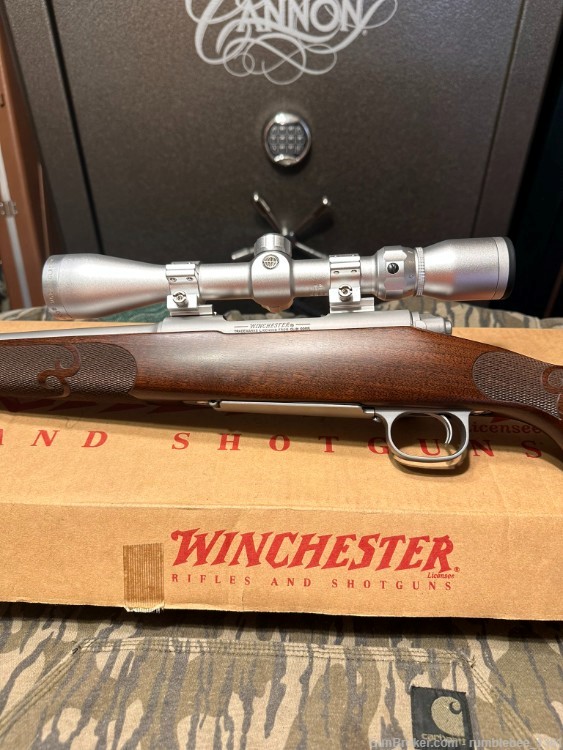 Winchester Model 70 Featherweight Classic Stainless 243-img-1