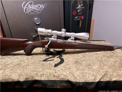 Winchester Model 70 Featherweight Classic Stainless 243