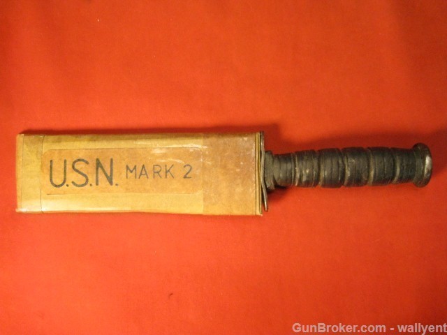 U.S.N. Mark 2 Camillus N.Y. Military Knife WWII Straight USN-img-8