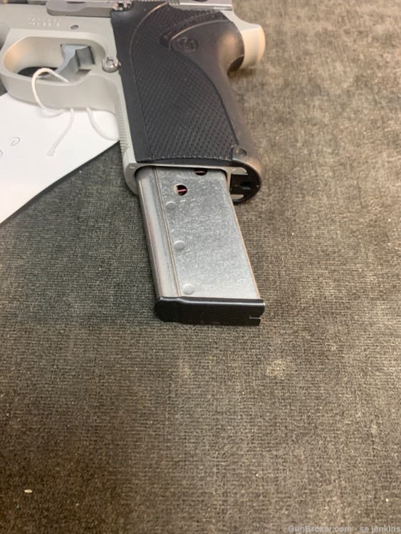 Smith & Wesson 3rd Gen model 3913 with 5 mags-img-13