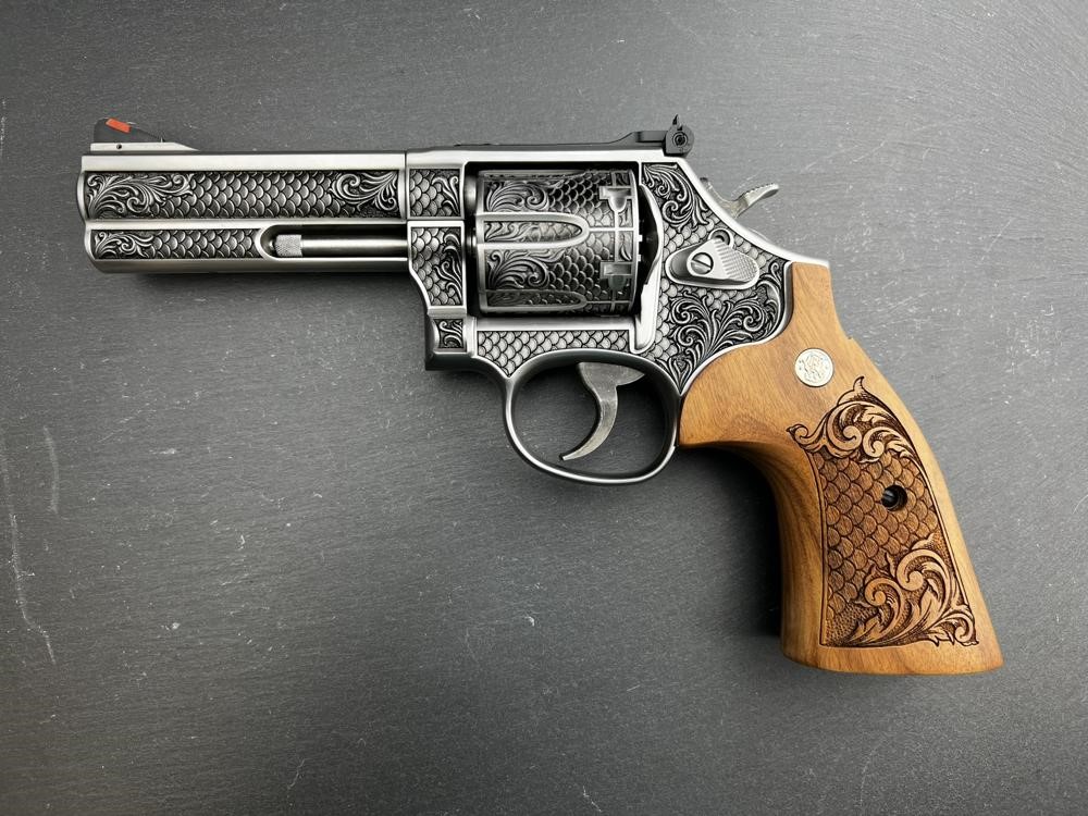 FACTORY 2ND - S&W 686 4" Royal Fishscale  AAA Custom Engraved by Altamont-img-0