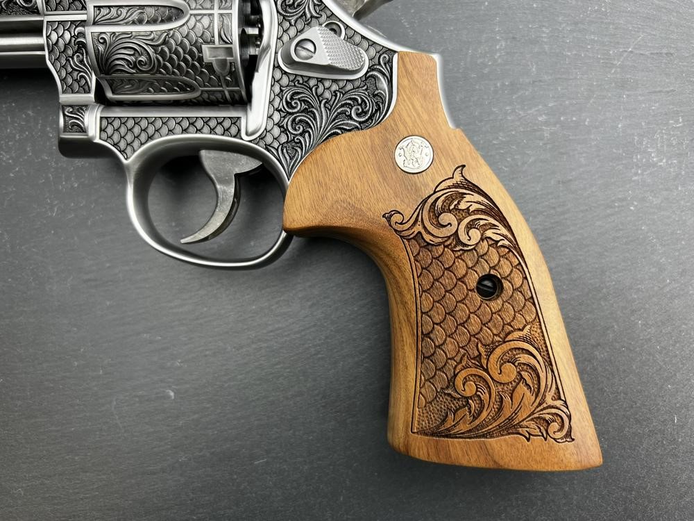 FACTORY 2ND - S&W 686 4" Royal Fishscale  AAA Custom Engraved by Altamont-img-3