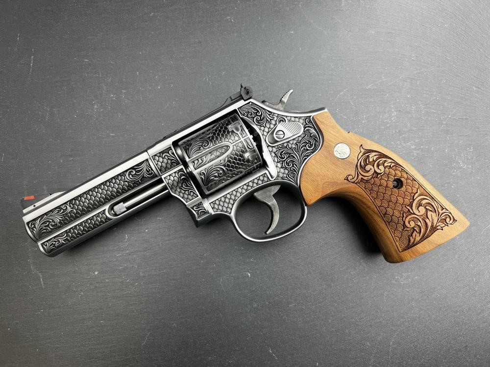 FACTORY 2ND - S&W 686 4" Royal Fishscale  AAA Custom Engraved by Altamont-img-8