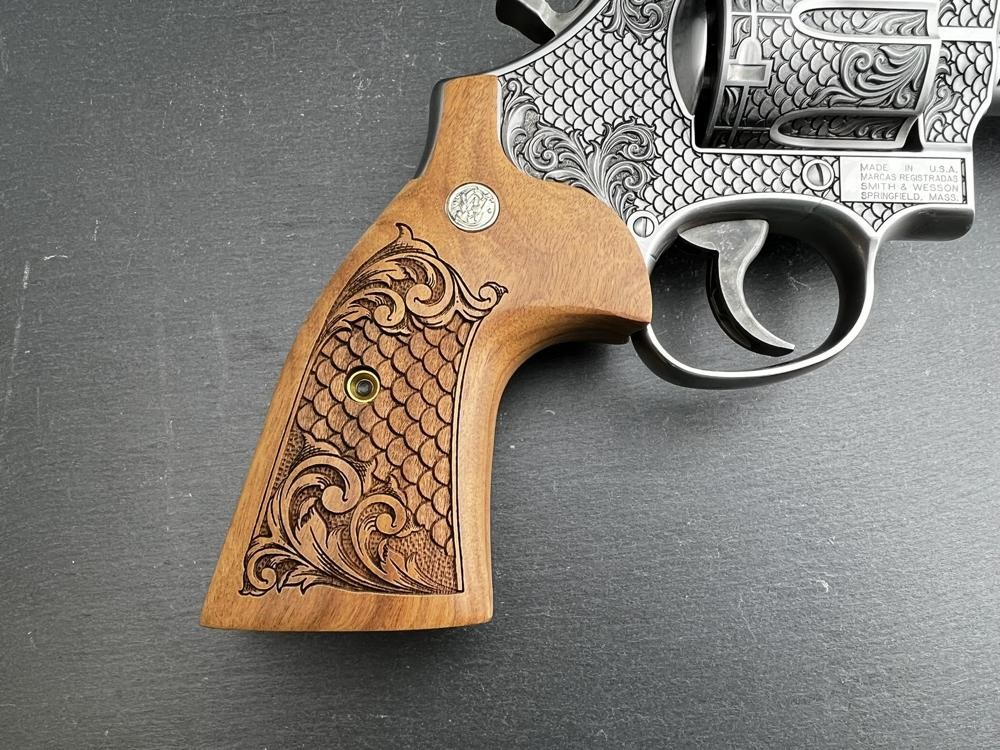 FACTORY 2ND - S&W 686 4" Royal Fishscale  AAA Custom Engraved by Altamont-img-7