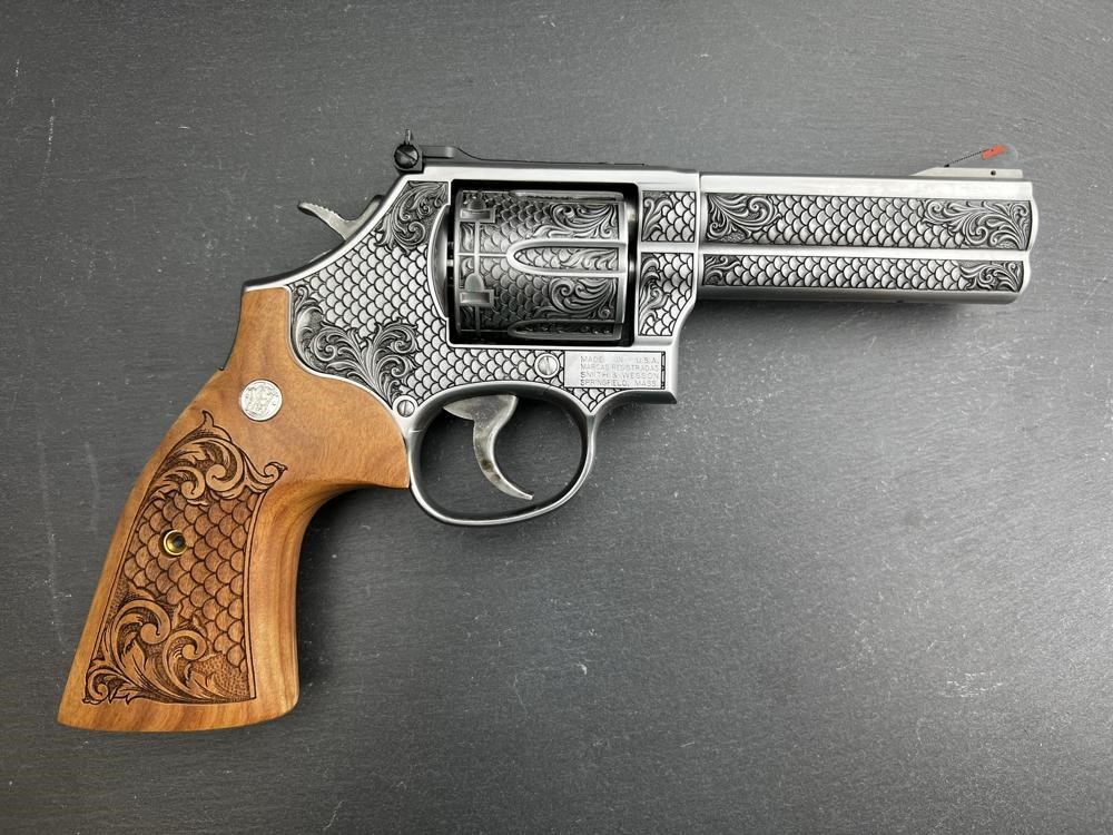 FACTORY 2ND - S&W 686 4" Royal Fishscale  AAA Custom Engraved by Altamont-img-4