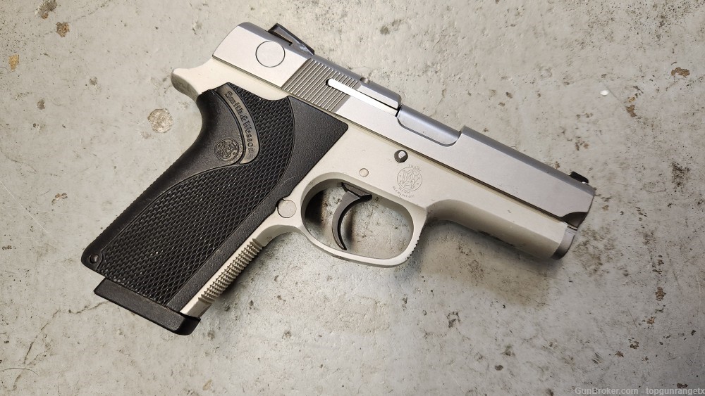 Smith & Wesson Model 3953 9mm Pistol (3 Mags)-img-2