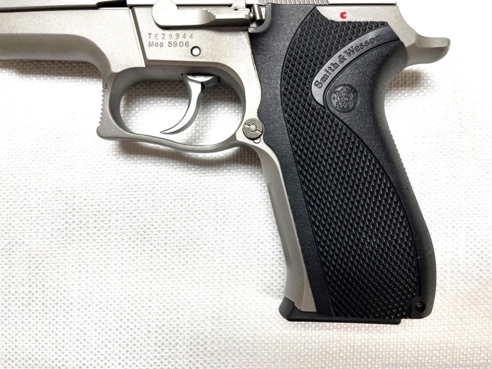 Smith and Wesson 5906 9mm -img-5