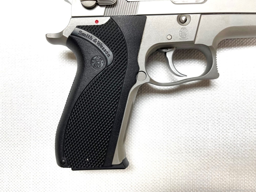 Smith and Wesson 5906 9mm -img-8