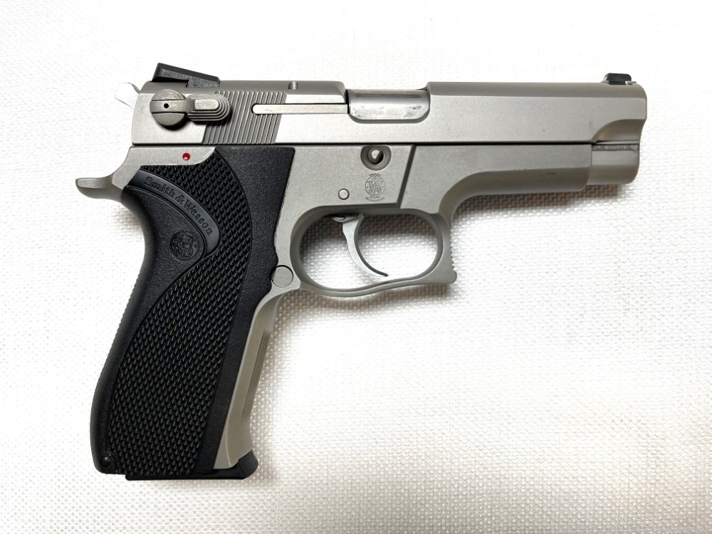 Smith and Wesson 5906 9mm -img-2