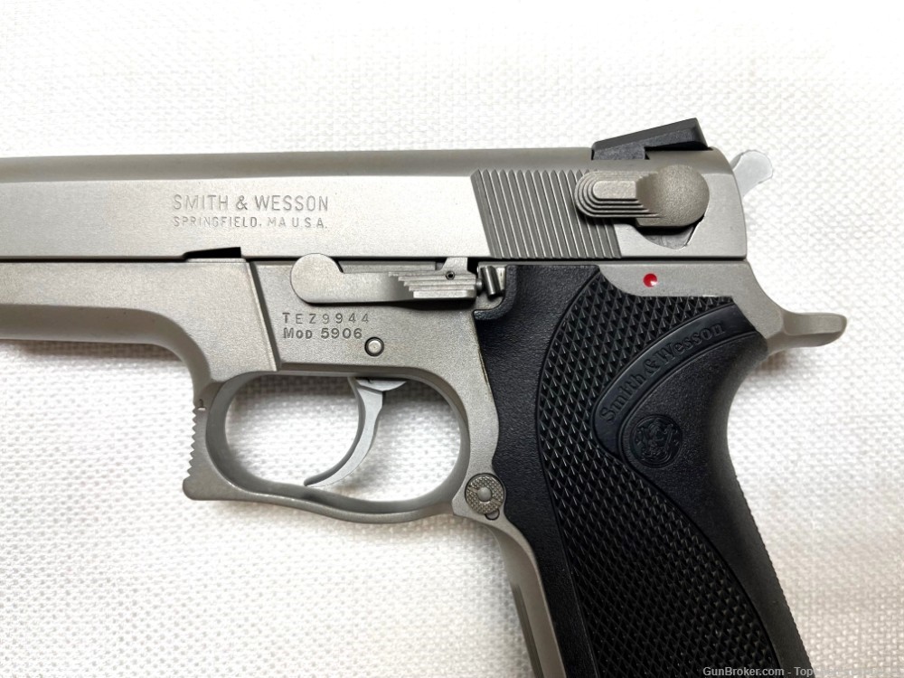 Smith and Wesson 5906 9mm -img-3