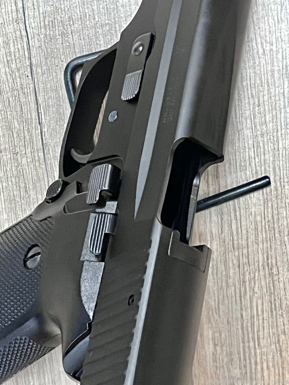 Sig Sauer P220 38 Super American Mag Release / with 5 mags-img-3