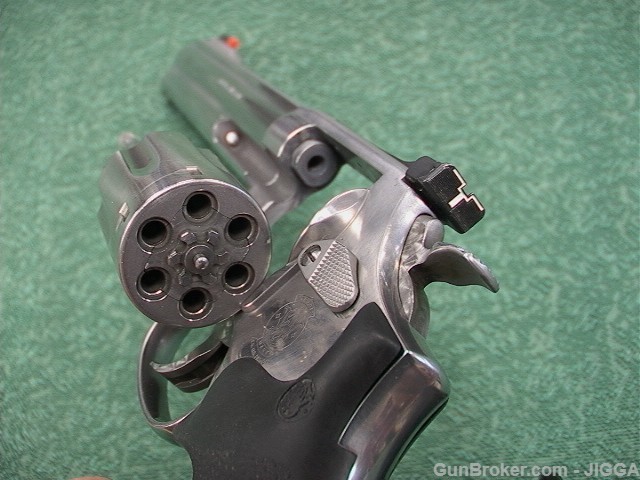 Used Smith and Wesson 617-3  .22-img-3