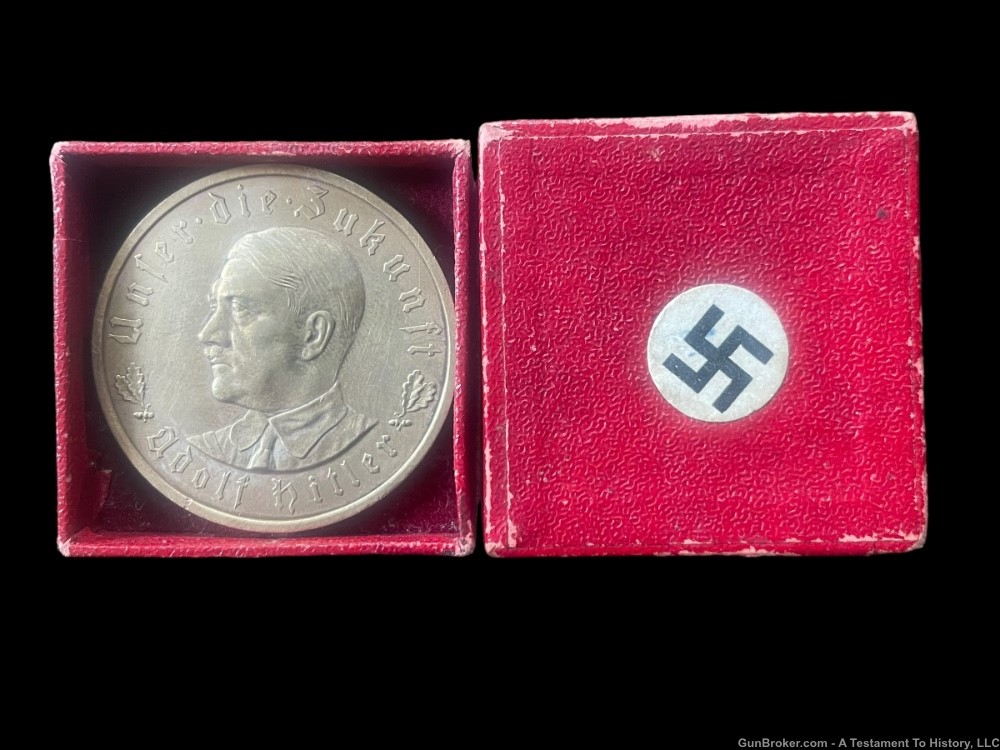 WWII GERMAN- NSDAP 1933 ADOLF H*TLER- ELECTION MEDAL IN BOX- WW2 BRING BACK-img-1