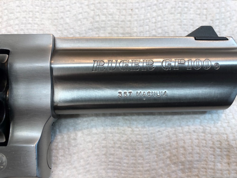 Ruger GP 100, .357 mag custom grips, holster, case.-img-4