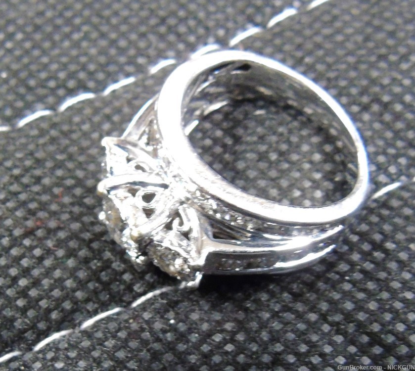 A stunning 14 kt. White gold & Diamond Ladies Ring. -img-6
